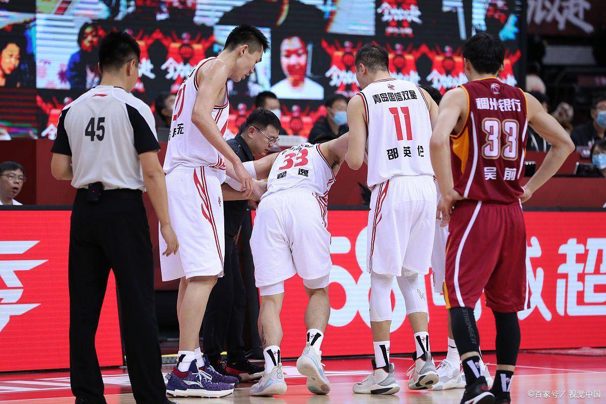 aoa体育体育官方登录入口-新晋球星亮相CBA赛场震撼全国观众