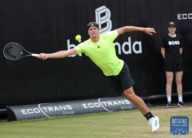 aoa体育体育平台-包含巴基斯坦男子网球选手赢得冠军，成就辉煌的词条