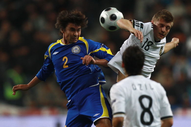 智利队在欧洲杯预选赛中击败对手，独霸赛场！