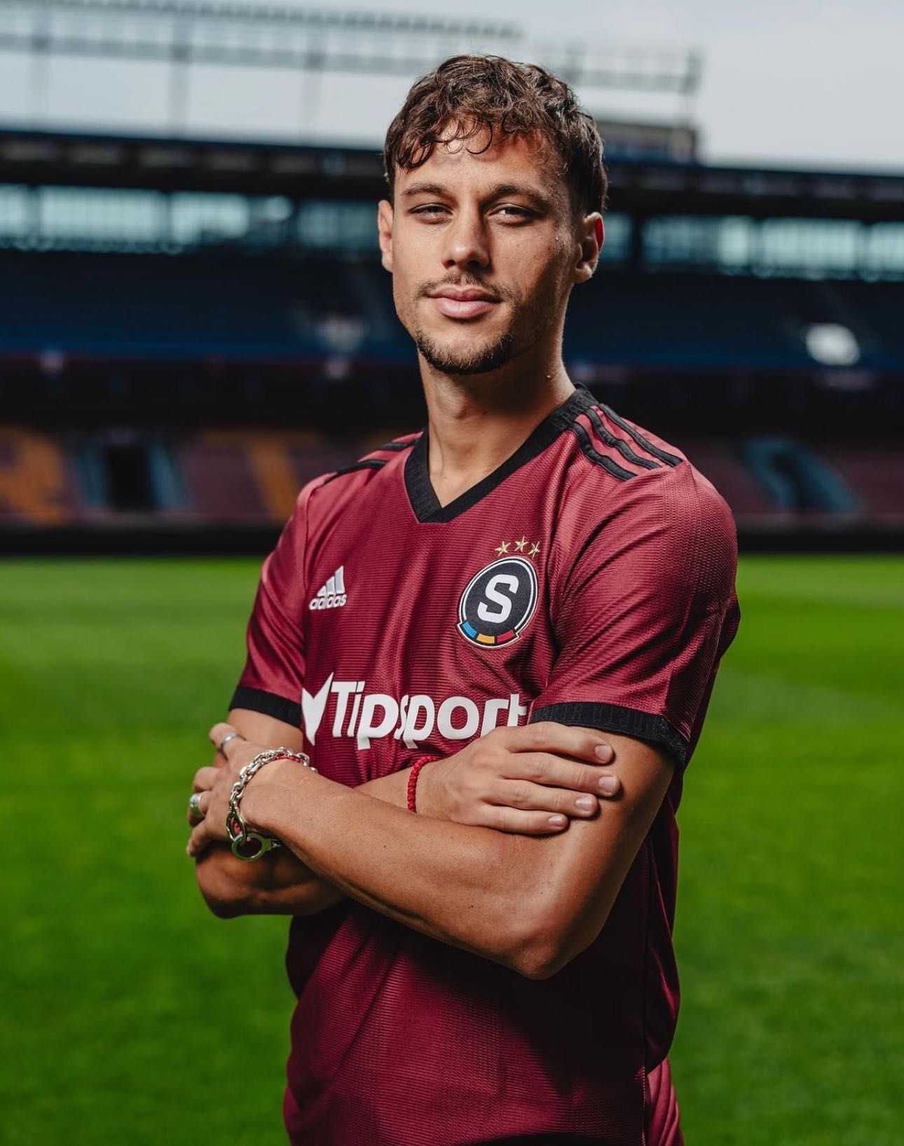 包含比利时足球明星接受伤病审查的词条 包含比利时足球明星接受伤病审查的词条