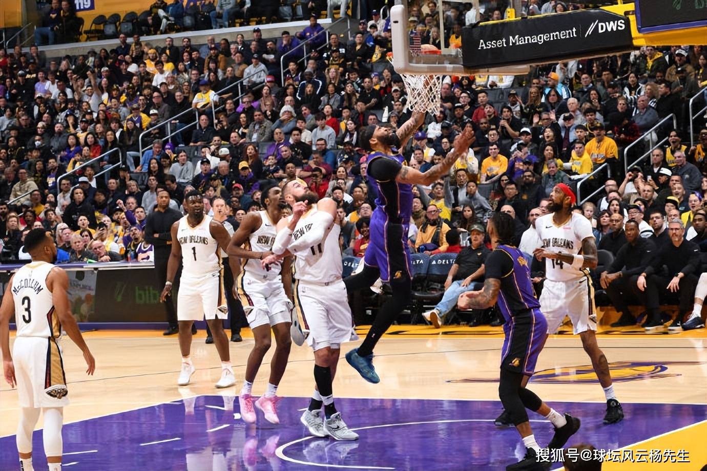 美国队踢出亮眼表现,震撼球坛 美国队踢出亮眼表现,震撼球坛