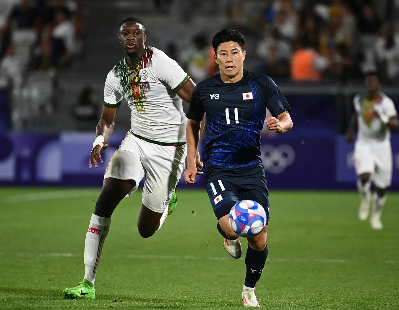 激动人心的比赛中双方球队展现出斗志 激动人心的比赛中双方球队展现出斗志