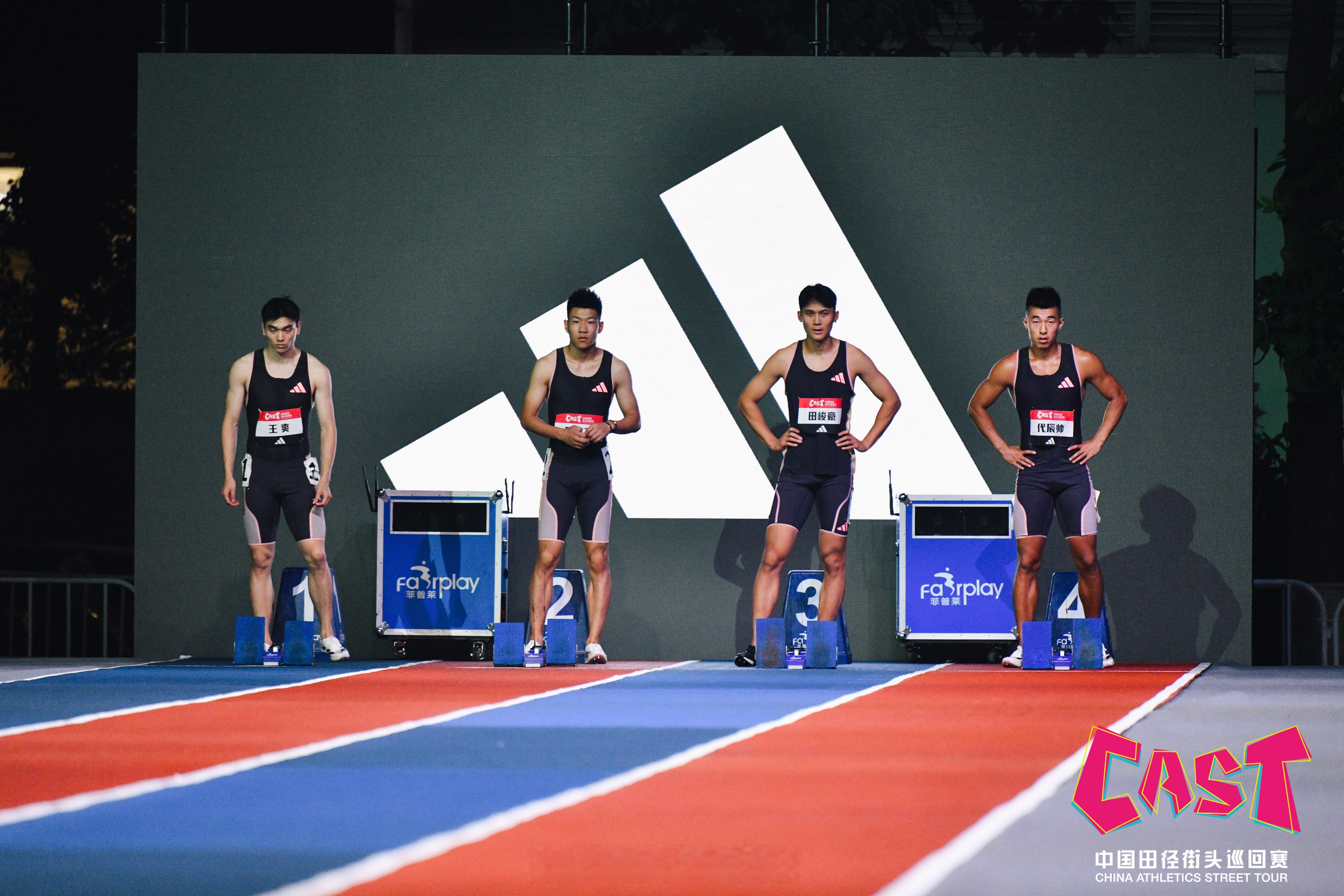 包含田径比赛中选手速度惊人,冲刺过程展现出色技术的词条 包含田径比赛中选手速度惊人,冲刺过程展现出色技术的词条