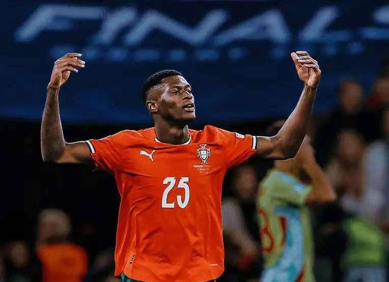 罗马尼亚球员表现出色,获得欧国联最佳奖项 罗马尼亚球员表现出色,获得欧国联最佳奖项