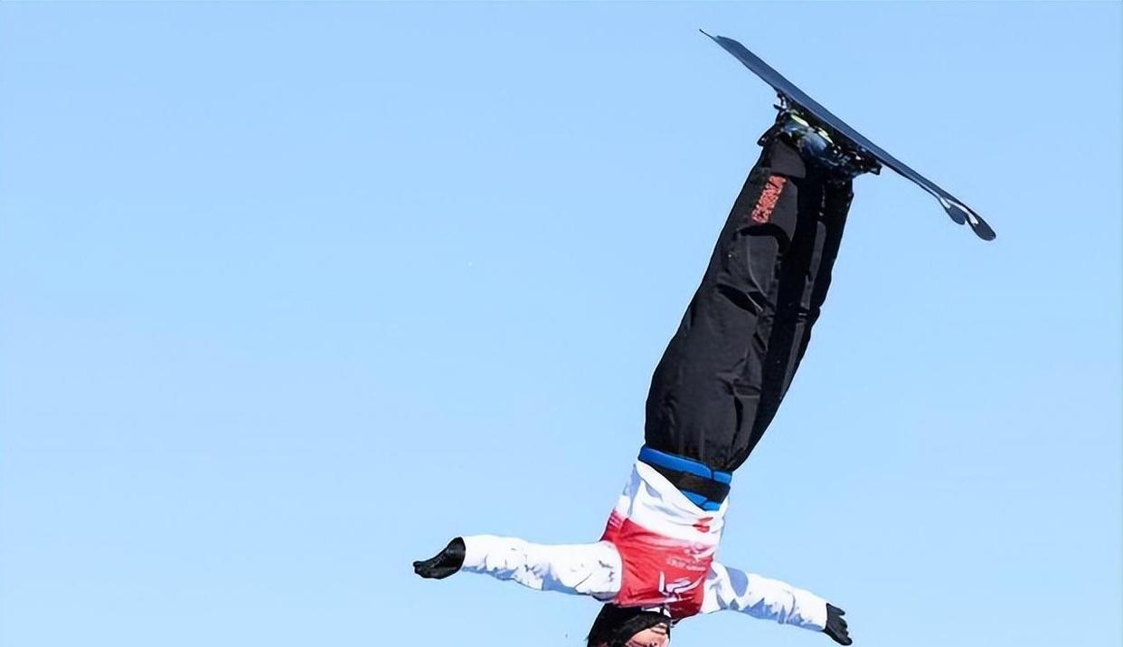 高难度动作惊艳全场选手精彩表现 高难度动作惊艳全场选手精彩表现