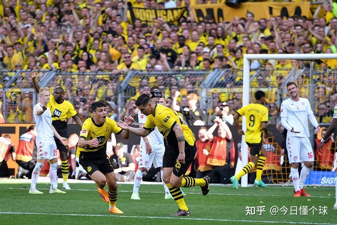 aoa体育体育中国官网-多特蒙德队长在德甲赛场上展现领袖风范，引领球队夺冠的简单介绍