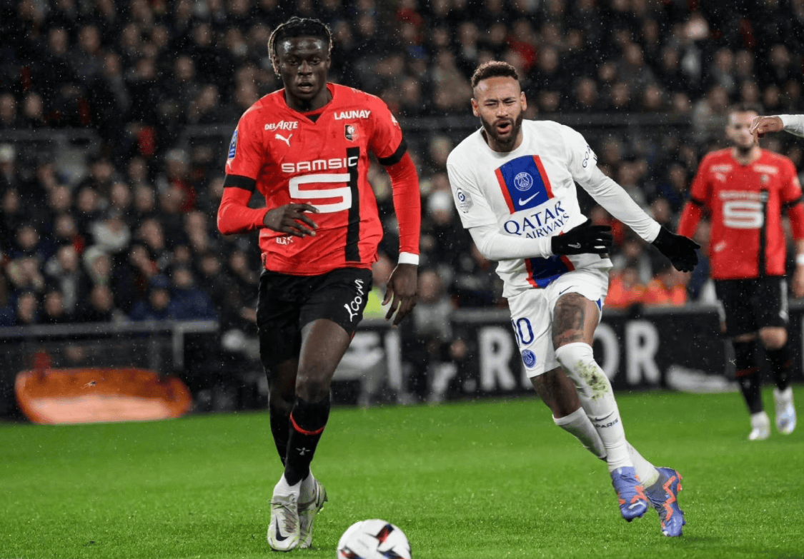 法甲比赛热门焦点,球员表现备受赞誉 法甲比赛热门焦点,球员表现备受赞誉