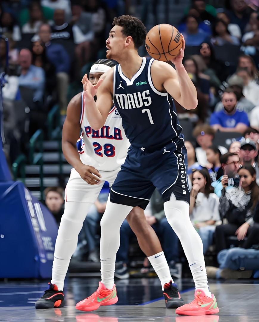 76人战胜独行侠,保持强势 76人战胜独行侠,保持强势