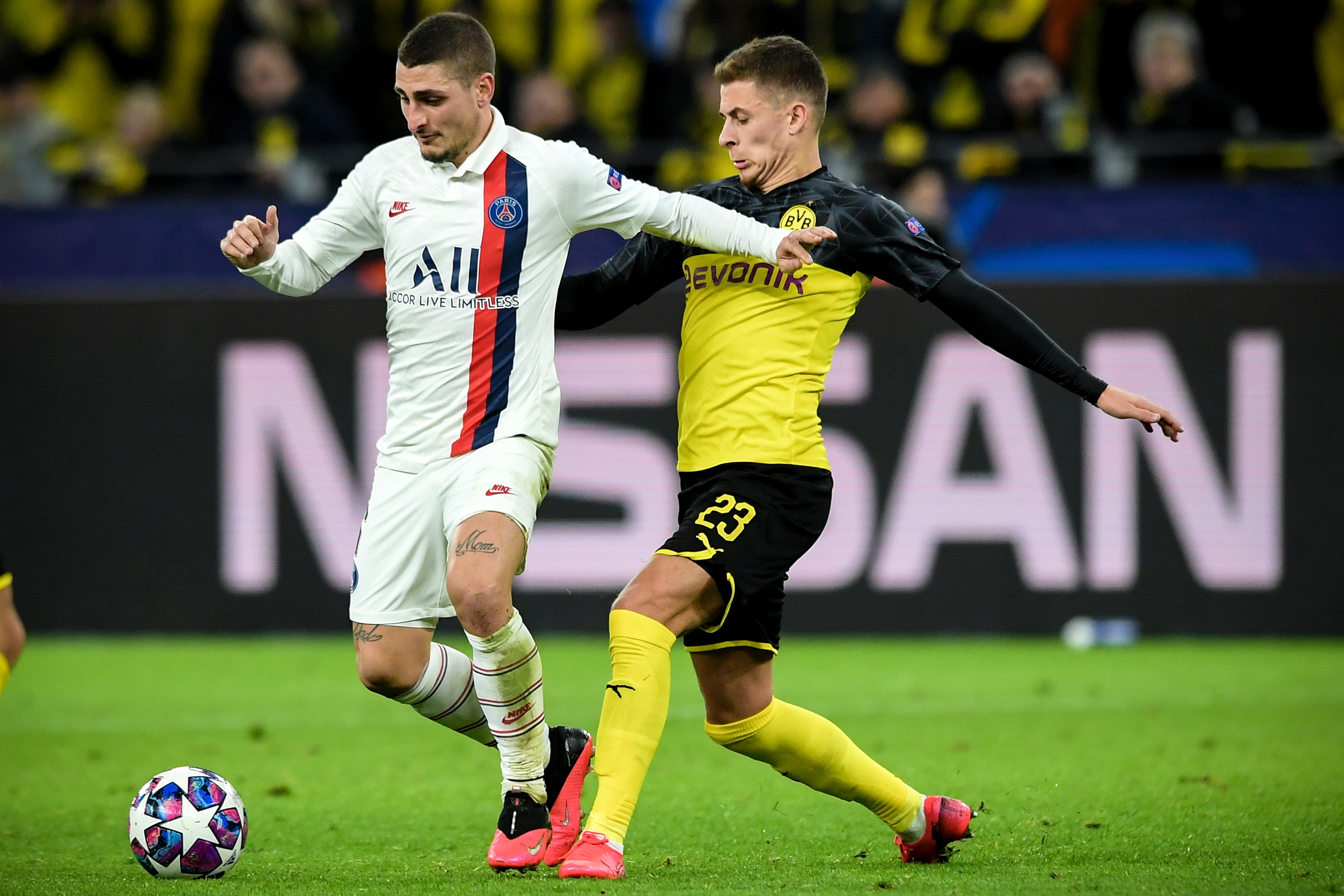 多特蒙德逆袭巴黎!德甲劲旅展现斗志 多特蒙德逆袭巴黎!德甲劲旅展现斗志